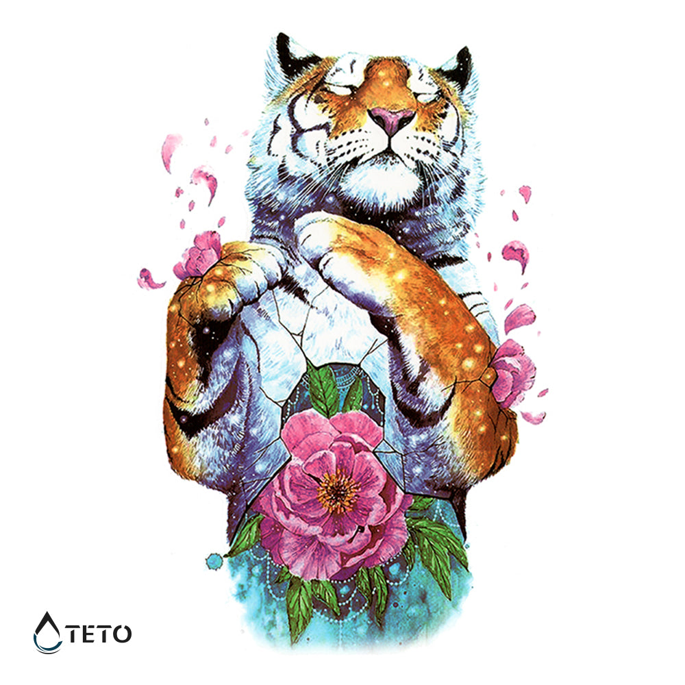 Tigre con una flor