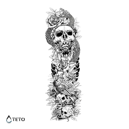 Calavera con serpientes y flores