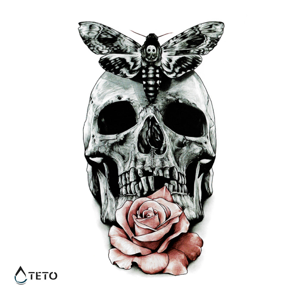 Calavera con rosa y mariposa