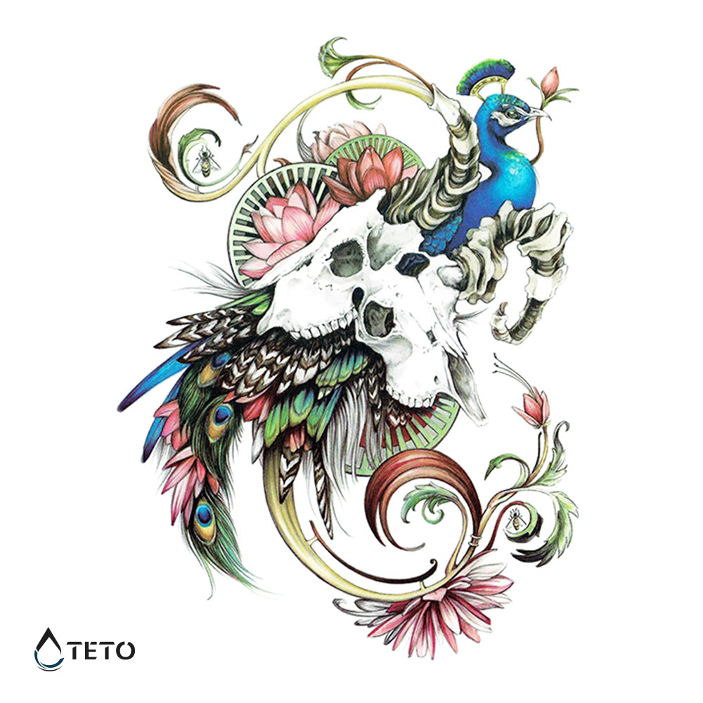 Pavo real con calaveras