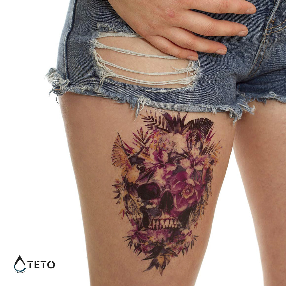 Calavera con flores rosadas