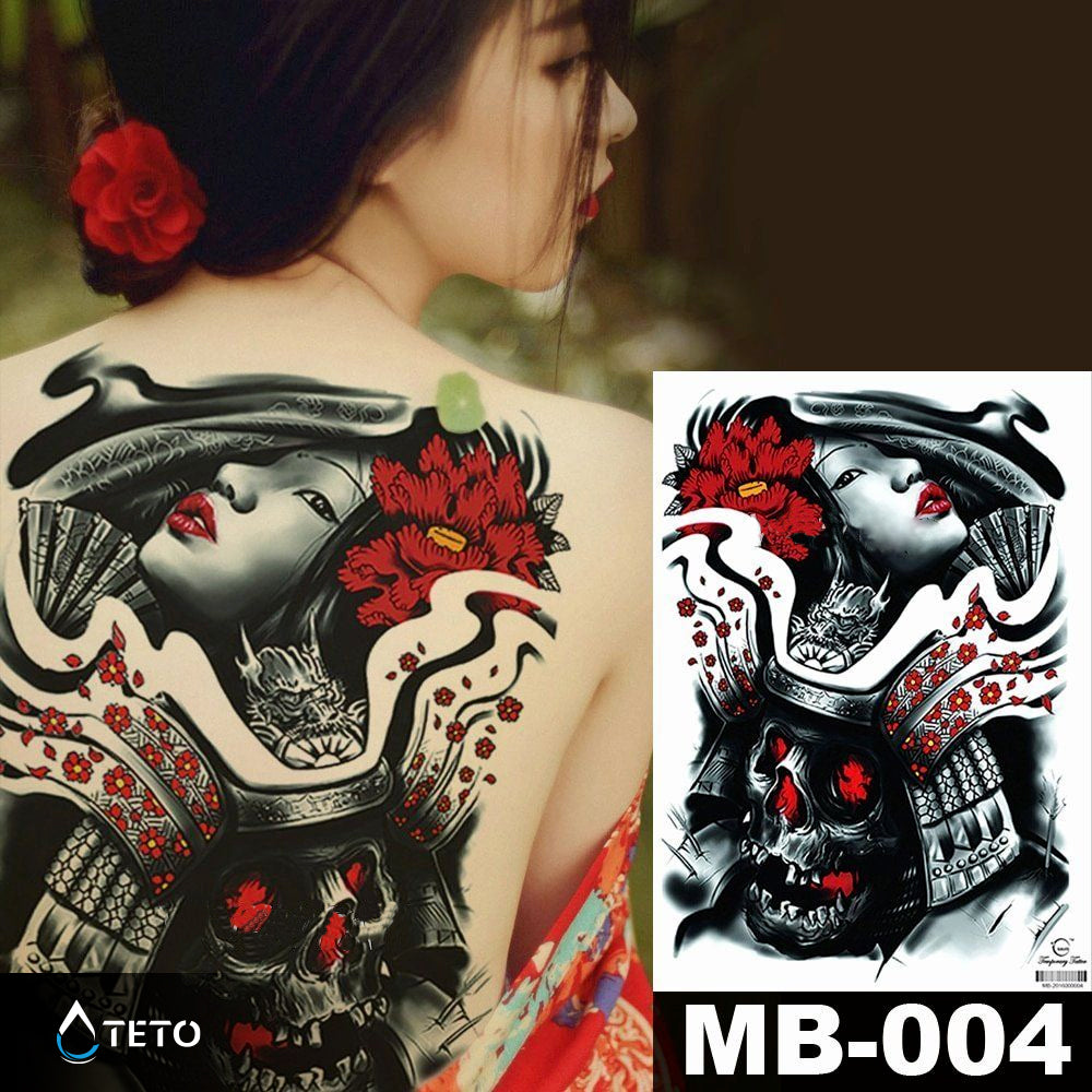 Mujer peligrosa con una calavera