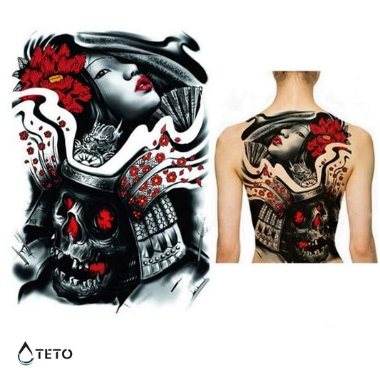 Mujer peligrosa con una calavera